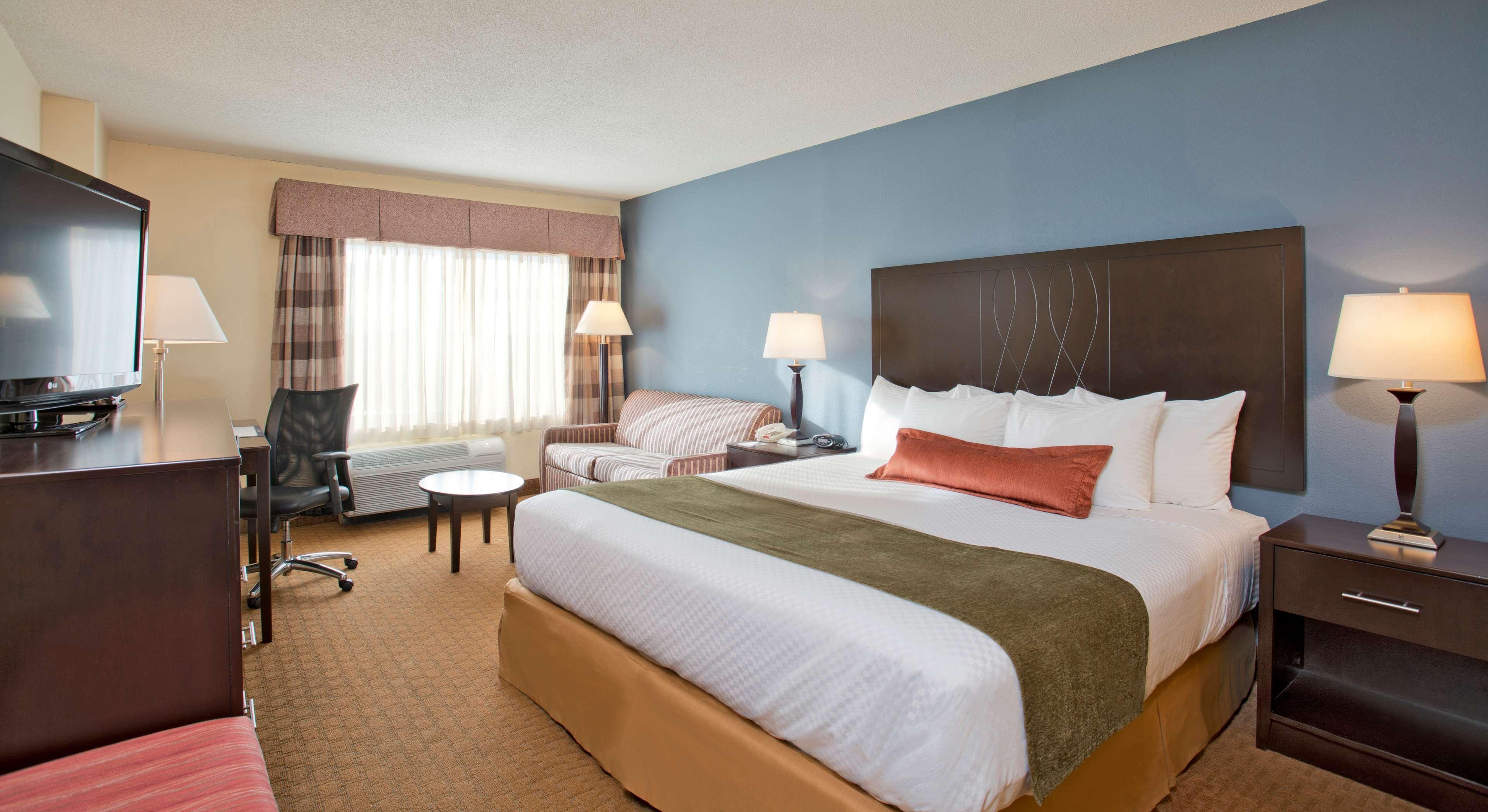 Best Western Plus & Conference Center Hotel 3*