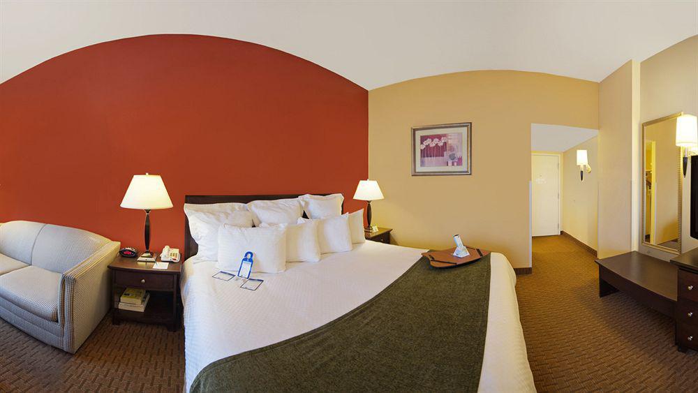 Best Western Plus & Conference Center Hotel